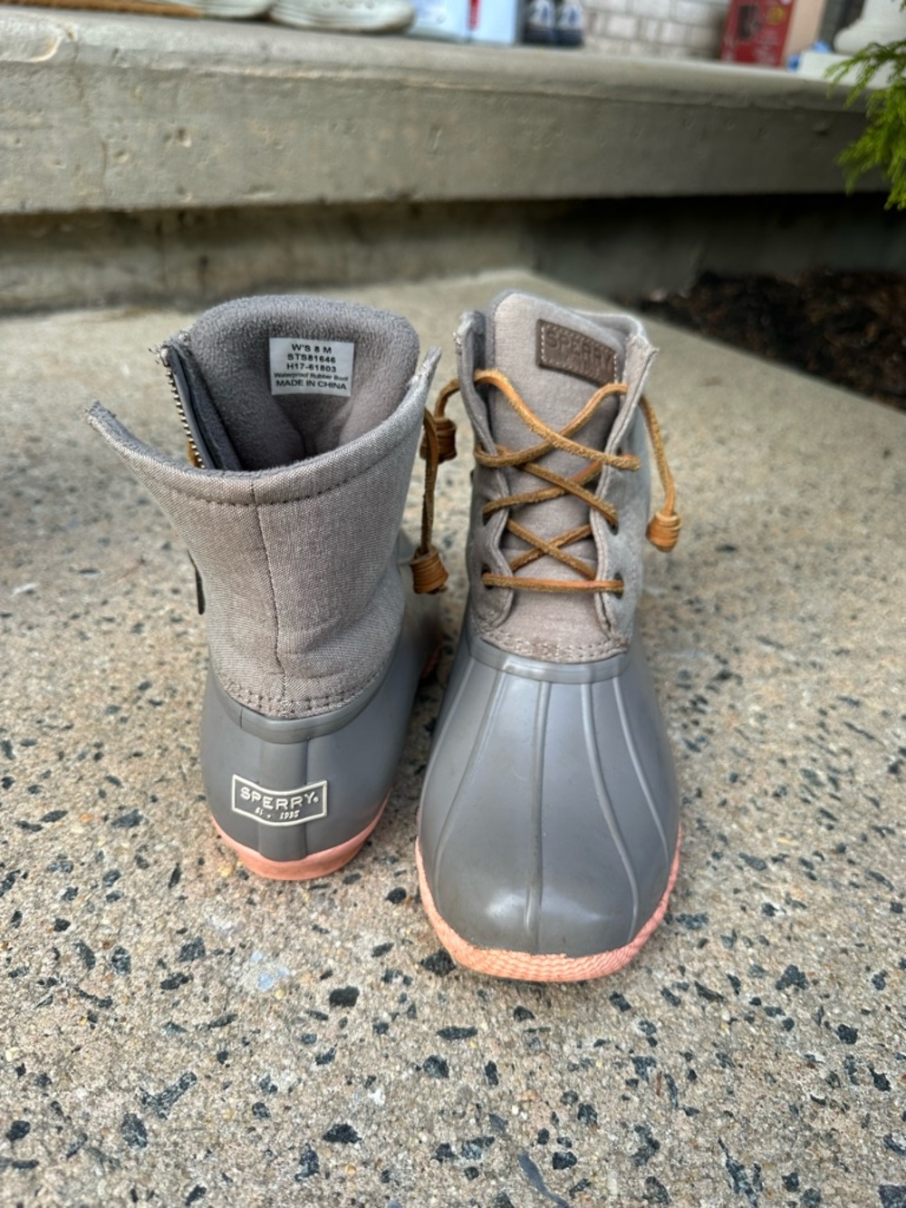 Sperry women’s gray Duck Boots with Pink Trim